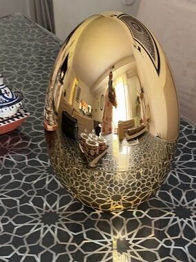 Christolfe style egg shaped silverware holder